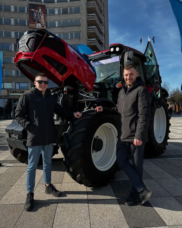 🚜💡 Šiandien su @basaktraktor atvykome į INŽINERIJA – PANEVĖŽIO DNR atidarymą! Kaip mechanikos inžinerijos atstovai, sulaukėme daugybės smalsių žvilgsnių – nuo vairuotojo vietos išbandymų iki smalsių akių po traktoriaus kapotu. Džiaugiamės galėdami būti šio renginio dalimi! 🔧✨

#inžinerijapanevėžiodnr #Inžinerija #Panevėžys #MechanikosInžinerija #Traktoriai #Technologijos